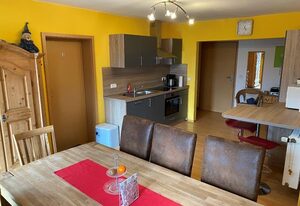 Pension Küblböck – Doppelzimmer mit Fernseher und WLAN