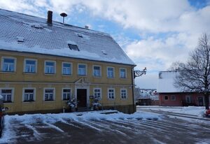 Gasthof Goldenes Rössle – Familienzimmer mit 2 Schlafräumen und Fernseher
