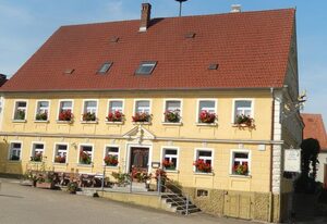 Gasthof Goldenes Rössle – Familienzimmer mit 2 Schlafräumen und Fernseher