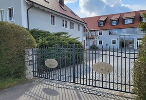 Ferienhof Gutmichel – Ferienwohnung 2 mit Balkon und Whirlwanne