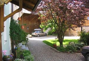 Schwarz-Hof – Ferienwohnung Gartenblick