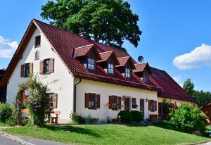 Ferienwohnung Burgerhof – Rote Ferienwohnung 48 qm im 1. Stock