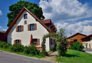 Ferienwohnung Burgerhof – Rote Ferienwohnung 48 qm im 1. Stock