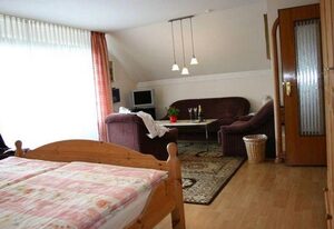 Pension Haus zum Schlehenberg – Doppelzimmer Souterrain mit Dusche/WC