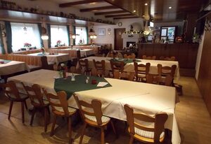 Gasthaus Pension Rezatgrund – Familienzimmer mit 2 modernen Bädern und Balkon