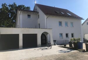 Ferienwohnung Asum Dasing – Wohnung Tom Helle FEWO mit 3 Schlafräumen, Platz für 6 Personen, Küche und Balkon und kost