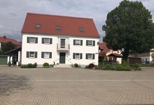 Ferienwohnung Asum Dasing – Wohnung Tom Helle FEWO mit 3 Schlafräumen, Platz für 6 Personen, Küche und Balkon und kost