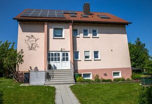 Ferienwohnung Sabine – Geräumige Ferienwohnung mit schönem Garten