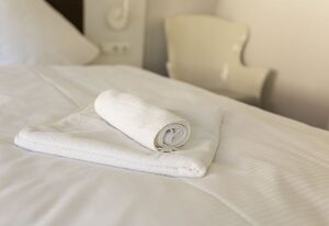 Gasthof Schrenker – Gemeinschaftunterkunft 1 - Zi. 5 - EZ mit großem Bett