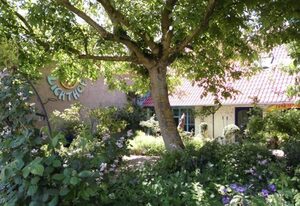 Gästehaus und Café - Lichthof – Gästezimmer c)