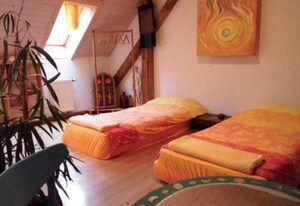 Gästehaus und Café - Lichthof – Gästezimmer c)