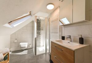 Dachgiebeloase – Appartement/Fewo, Dusche, WC, 1 Schlafraum