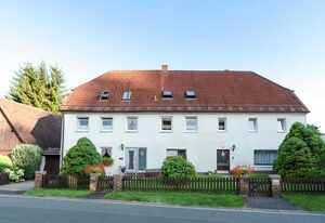 Ferienwohnung Hertel – Ferienwohnung im DG mit Terrasse im Garten