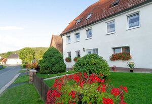 Ferienwohnung Hertel – Ferienwohnung im DG mit Terrasse im Garten