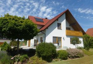 Panorama Ferienwohnungen Thiem – Ferienwohnung mit Balkon
