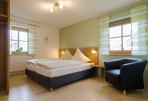 Panorama Ferienwohnungen Thiem – Ferienwohnung mit Balkon