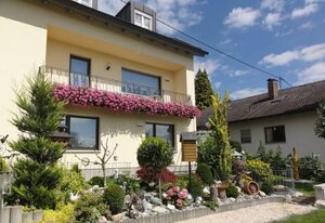 Gästehaus Gold – Ferienwohnung Dachgeschoß (80qm) mit drei Schlafzimmern