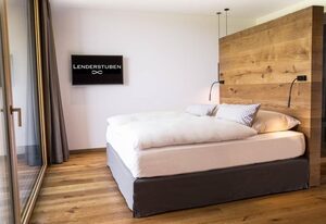 Landgasthof Lenderstuben – stilvolles Doppelzimmer mit Balkon und wunderbarem Ausblick