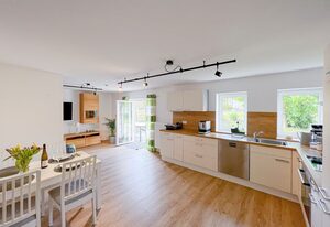 Ferienwohnung Weininsel – Ferienwohnung (75 qm) mit eigener Terrasse