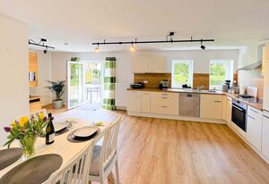 Ferienwohnung Weininsel – Ferienwohnung (75 qm) mit eigener Terrasse