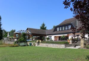 Landhaus Schmitt – Ferienwohnung Libelle mit kleinem romantischen Balkon, mit Blick in die Weinlaube