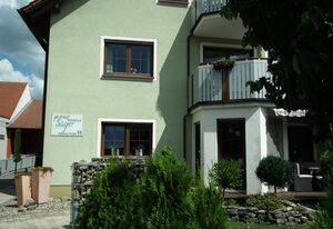 Gästehof - Weinbau SÄGER – Galerie-Appartement Nr.3 mit Balkon und großem Wohn-/Küchenraum