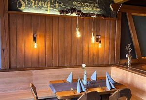 Streng's Weinstube – Doppelzimmer mit Doppelbett