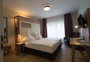 Weinbar und Hotel "Fahr Away" – Zimmer Spätlese