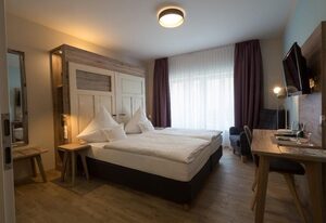 Weinbar und Hotel "Fahr Away" – Zimmer Spätlese
