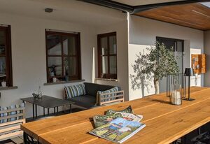 Weinbau Ferienwohnungen Familie Neubert – Ferienwohnung Mainaue (70 qm) mit großem Balkon nach Südwesten