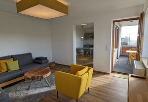 Weinbau Ferienwohnungen Familie Neubert – Ferienwohnung Mainaue (70 qm) mit großem Balkon nach Südwesten