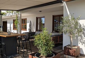 Weinbau Ferienwohnungen Familie Neubert – Ferienwohnung Mainaue (70 qm) mit großem Balkon nach Südwesten