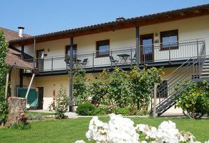 Preuschens Hof – Ferienwohnung Blumenwiese