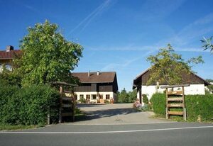 Preuschens Hof – Ferienwohnung Blumenwiese