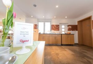 Weingut und Gästehof Borst – Helles Doppelzimmer mit Balkon und WLAN