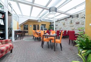 Braun Weingut und Hotel – Helles Doppelzimmer mit WLAN