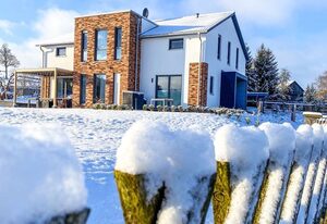 Ferienwohnung Zur Wasserburg mit Seeblick – Moderne FeWo mit Seeblick u. großem Garten