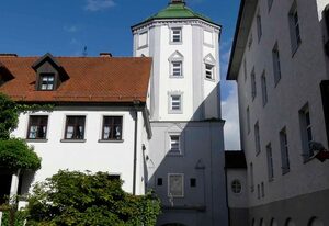FeWo Zum Kuhturm – Ferienwohnung im 2. Stock, 70 qm, neu renoviert, in zentraler Lage
