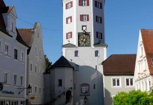 FeWo Zum Kuhturm – Ferienwohnung im 2. Stock, 70 qm, neu renoviert, in zentraler Lage