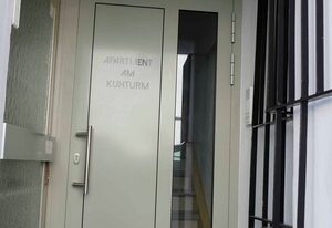 FeWo Zum Kuhturm – Ferienwohnung im 2. Stock, 70 qm, neu renoviert, in zentraler Lage