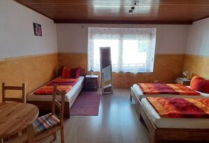 "Nesthocker" Pension-Bauwagencamp – 2-Bettzimmer mit Bad, TV und Sitzecke, 16 qm