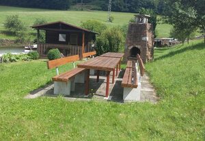 Pension Gästehaus Cornelia – Doppelzimmer 4 mit Terrasse und Ausblick ins Grüne