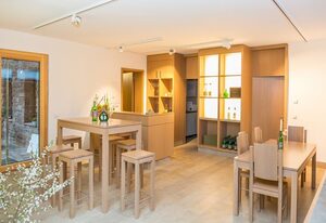 Weingut Blank – Doppelzimmer mit Fernseher und WLAN