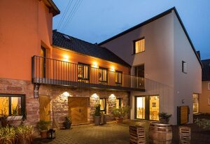Weingut Blank – Doppelzimmer mit Fernseher und WLAN