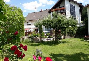 Ferienwohnungen Haus Waltraud Steinwiesen – Gemütliche Erdgeschosswohnung mit Balkon