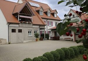 Ferienwohnung Bickel – Wohnung II mit möblierter Terrasse