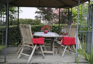 Ferienwohnung Bickel – Wohnung II mit möblierter Terrasse