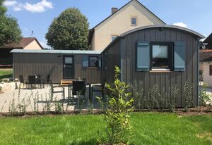 Ferienhof Waldblick – Ferienwohnung Abendrot (86qm im 1. OG) mit Terrasse und freiem Blick über Wiesen und Äcker
