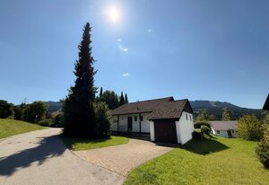 Ferienhaus Fuchsweg im Feriendorf Reichenbach (F13) – Landhaus Margarete mit Traumausblick (HT, F13)