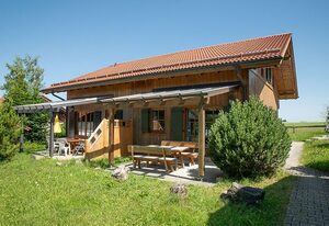 Ferienhaus Fuchsweg im Feriendorf Reichenbach (F25b) – Ferienhaus mit großem überdachten Freisitz (HT, F25b)